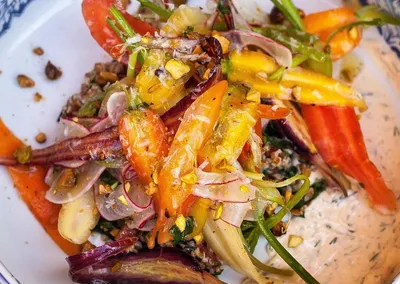 frisse salade met chioggiabietjes